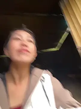 Snapshot of Huong-Ly chatting on 10.24.25 Huong-Ly online show from 10.24.25