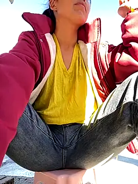 Snapshot of Huong-Ly chatting on 11.29.25 Huong-Ly online show from 11.29.25