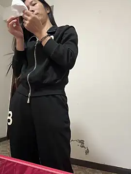 crhong666 online show from 10.27.25