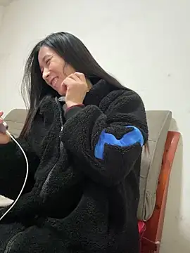 crhong666 online show from 12.04.25