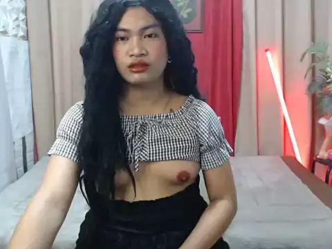 miss laila  online show from 10.11.25