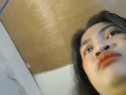 miss laila  online show from 11.05.25