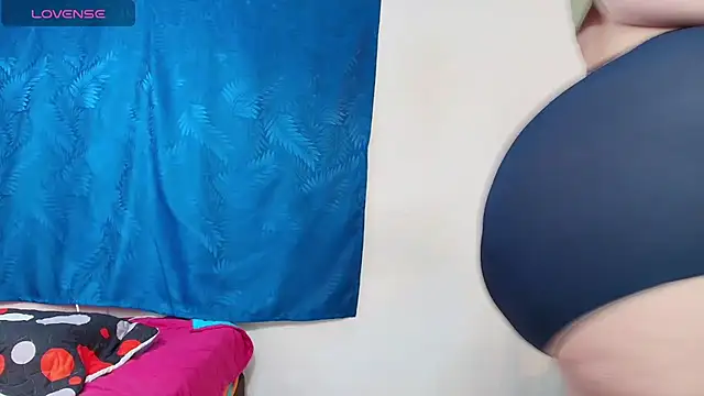 Snapshot of dominant_hipss chatting on 02.19.26 dominant hipss online show from 02.19.26