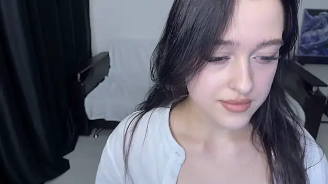 Snapshot of Sunshine_J chatting on 10.02.25 Sunshine J online show from 10.02.25