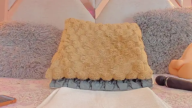 Snapshot of anni_honeyriveras chatting on 09.13.25 anni honeyriveras online show from 09.13.25