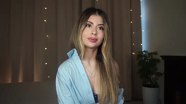 Snapshot of GeorginaHarn chatting on 11.15.25 GeorginaHarn online show from 11.15.25