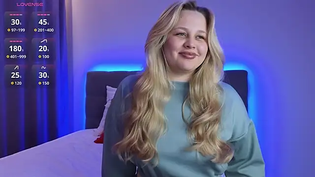 Snapshot of Estella_Elwood chatting on 10.04.25 Estella Elwood online show from 10.04.25