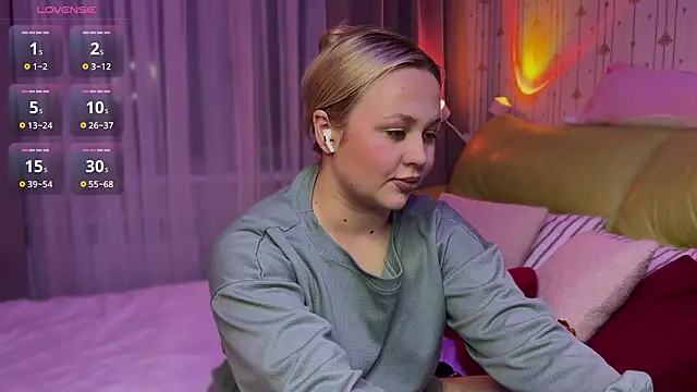 Snapshot of Estella_Elwood chatting on 02.19.26 Estella Elwood online show from 02.19.26