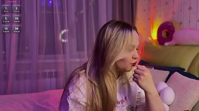 Estella Elwood online show from 04.27.26