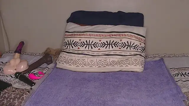 Snapshot of CherieBlushX chatting on 04.02.26 CherieBlushX online show from 04.02.26