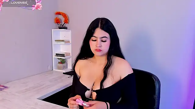 Emma  clark  online show from 09.29.25