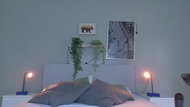 Nickifox   online show from 09.18.25