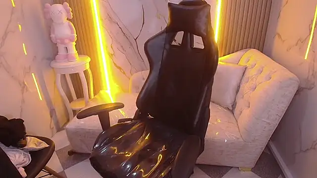 Snapshot of Gumball_b chatting on 10.11.25 Gumball b online show from 10.11.25