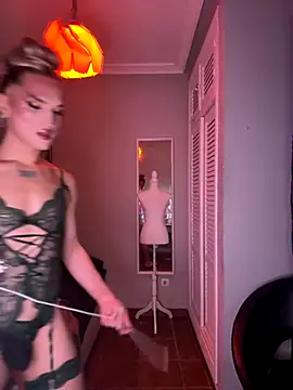 Snapshot of lacattiva chatting on 09.10.25 lacattiva online show from 09.10.25