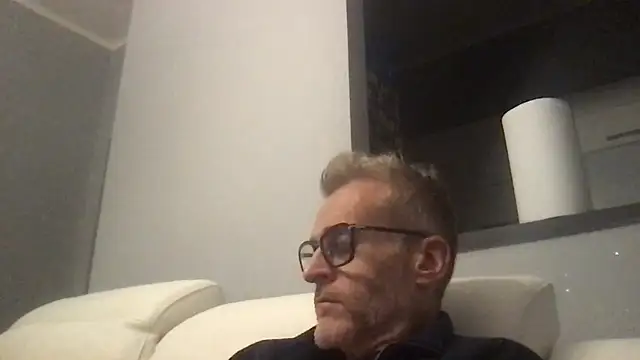 Axl hot online show from 11.28.25