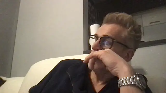 Axl hot online show from 02.05.26