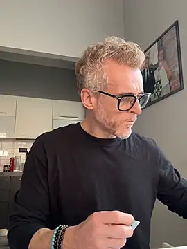 Axl hot online show from 02.21.26