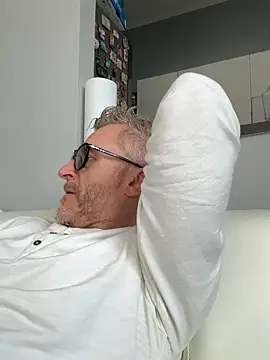 Axl hot online show from 03.21.26