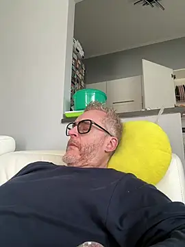 Axl hot online show from 03.28.26