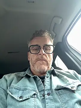 Snapshot of Axl_hot chatting on 05.15.26 Axl hot online show from 05.15.26