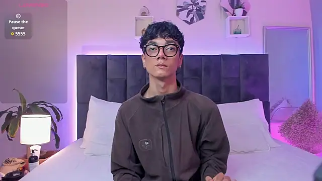 Snapshot of Phillicious__ chatting on 09.17.25 Phillicious online show from 09.17.25