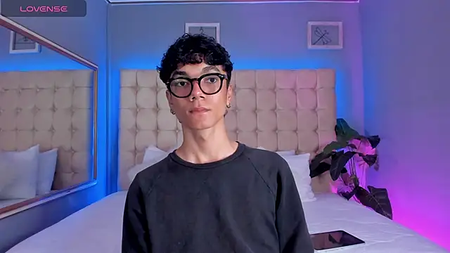 Snapshot of Phillicious__ chatting on 09.22.25 Phillicious online show from 09.22.25