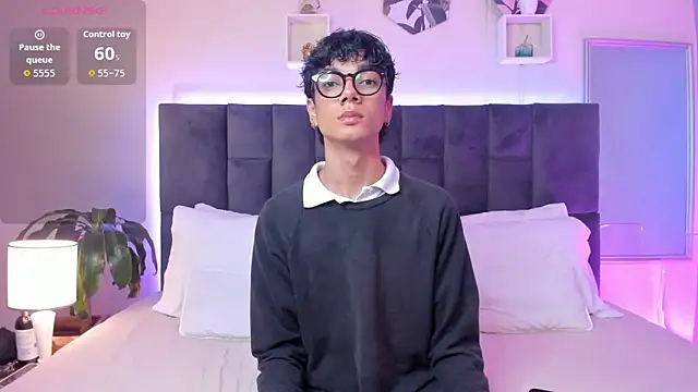 Snapshot of Phillicious__ chatting on 10.01.25 Phillicious online show from 10.01.25