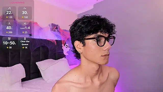 Snapshot of Phillicious__ chatting on 10.10.25 Phillicious online show from 10.10.25