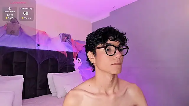 Snapshot of Phillicious__ chatting on 10.17.25 Phillicious online show from 10.17.25