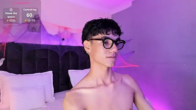 Snapshot of Phillicious__ chatting on 10.30.25 Phillicious online show from 10.30.25