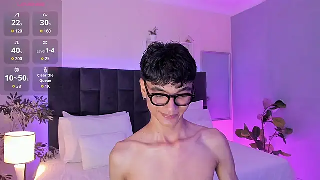 Snapshot of Phillicious__ chatting on 11.08.25 Phillicious online show from 11.08.25