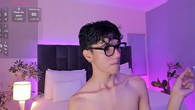 Snapshot of Phillicious__ chatting on 11.12.25 Phillicious online show from 11.12.25