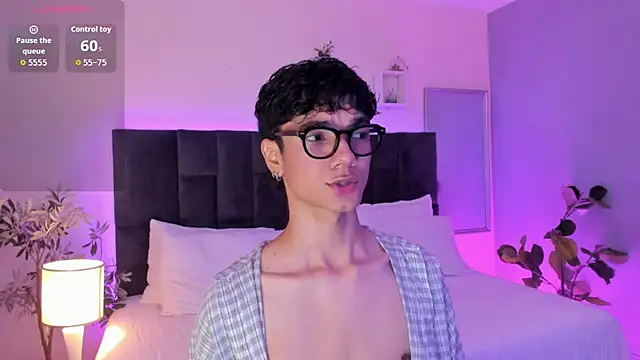 Snapshot of Phillicious__ chatting on 11.22.25 Phillicious online show from 11.22.25