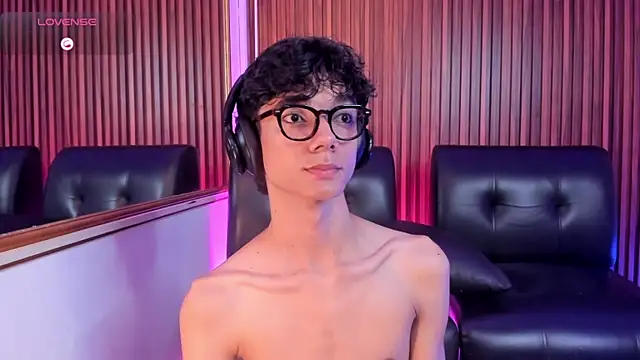 Snapshot of Phillicious__ chatting on 02.05.26 Phillicious online show from 02.05.26