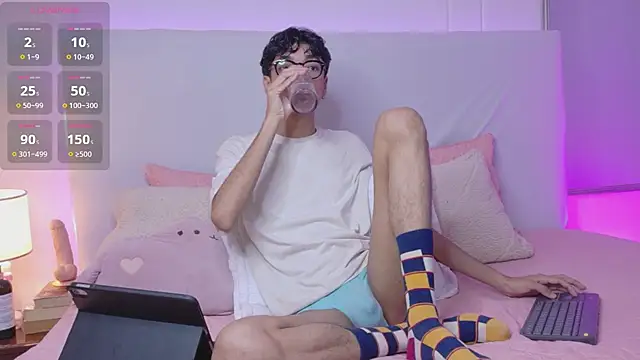 Phillicious   online show from 07.06.26