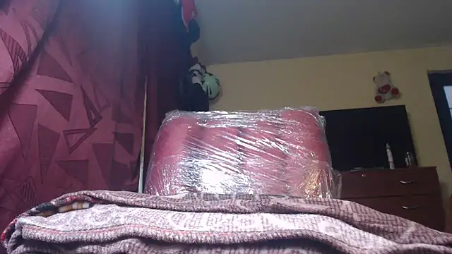 Snapshot of gattycahot chatting on 10.02.25 gattycahot online show from 10.02.25