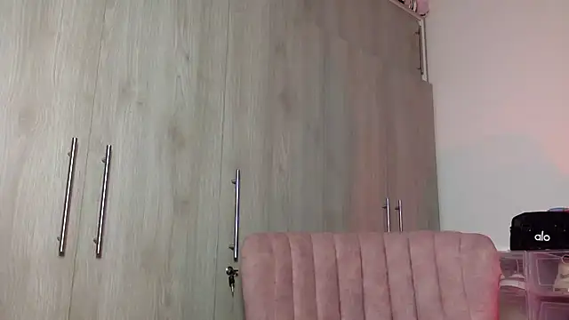 Snapshot of Tanit_Mora chatting on 11.16.25 Tanit Mora online show from 11.16.25