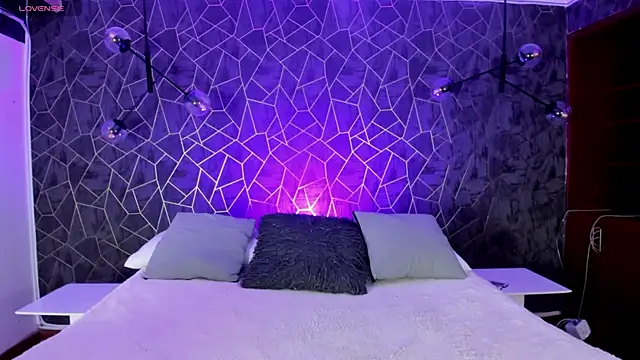 Snapshot of Tanit_Mora chatting on 11.26.25 Tanit Mora online show from 11.26.25