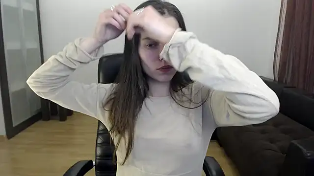 Snapshot of AmelieReve chatting on 10.24.25 AmelieReve online show from 10.24.25