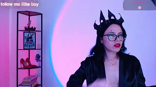 girldom online show from 01.14.26