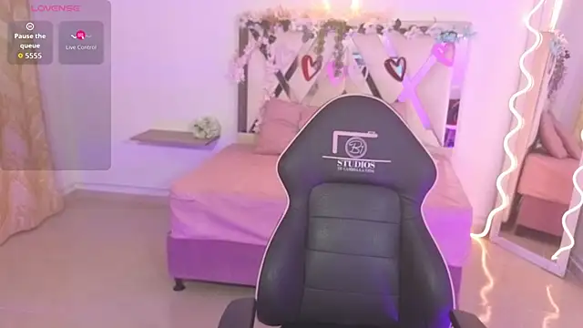 ZURY TAY online show from 09.26.25