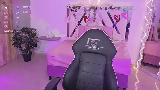 ZURY TAY online show from 11.08.25