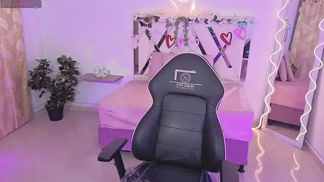 ZURY TAY online show from 11.14.25