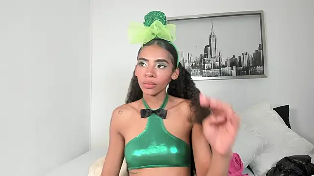 Snapshot of sarah_ashbourne chatting on 10.31.25 sarah ashbourne online show from 10.31.25