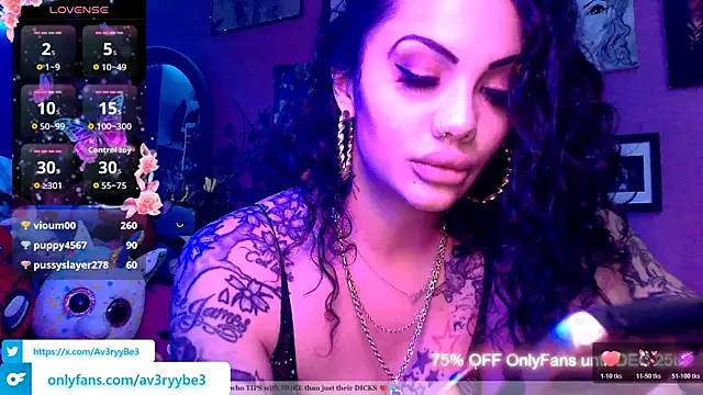 Snapshot of Av3ryyBe3 chatting on 12.13.25 Av3ryyBe3 online show from 12.13.25