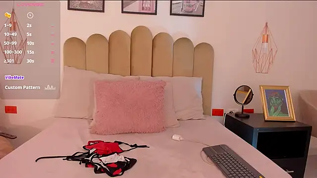 Snapshot of raven_black_ chatting on 10.23.25 raven black online show from 10.23.25