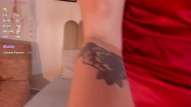 Snapshot of raven_black_ chatting on 10.28.25 raven black online show from 10.28.25