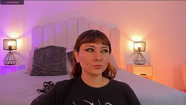 Snapshot of raven_black_ chatting on 11.21.25 raven black online show from 11.21.25