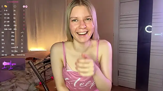 Snapshot of MaryjaneSpider chatting on 11.12.25 MaryjaneSpider online show from 11.12.25