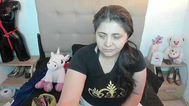 TifanyAmazinng online show from 11.25.25